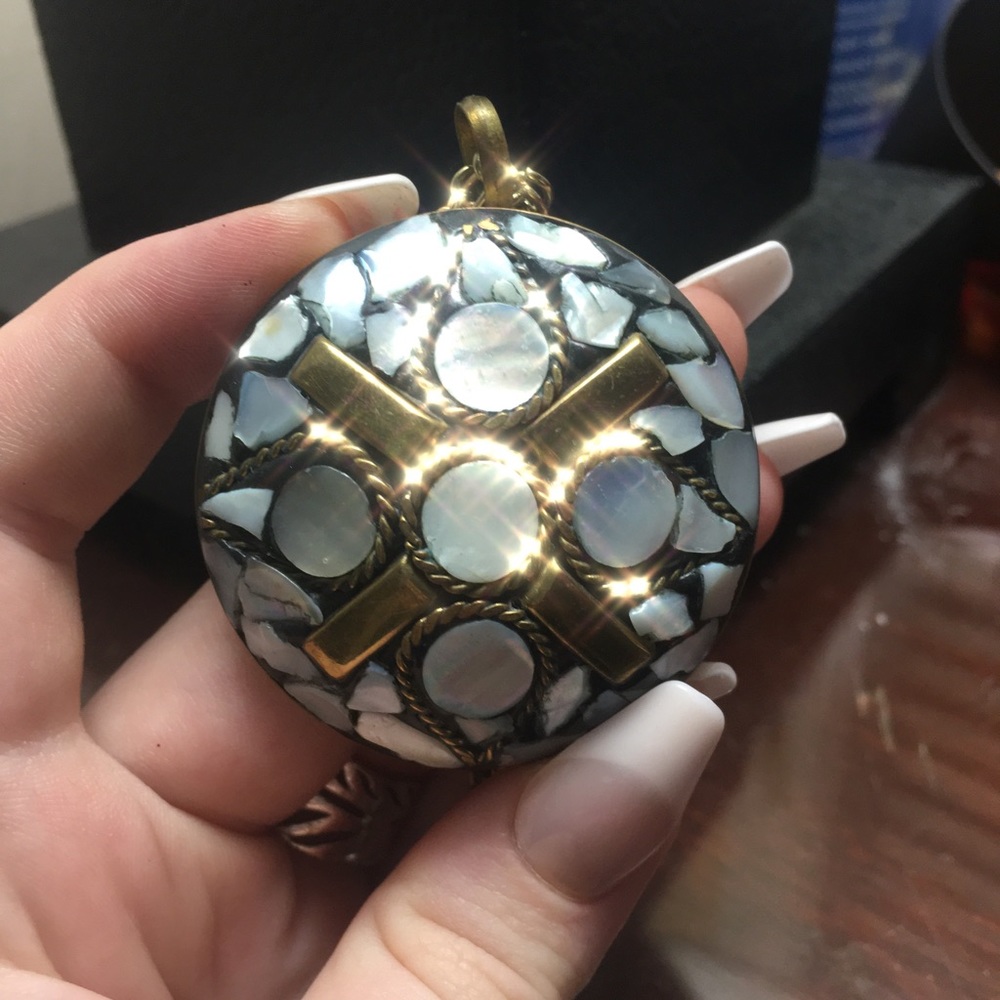 Cut Glass Necklace - Picture 2 of 2